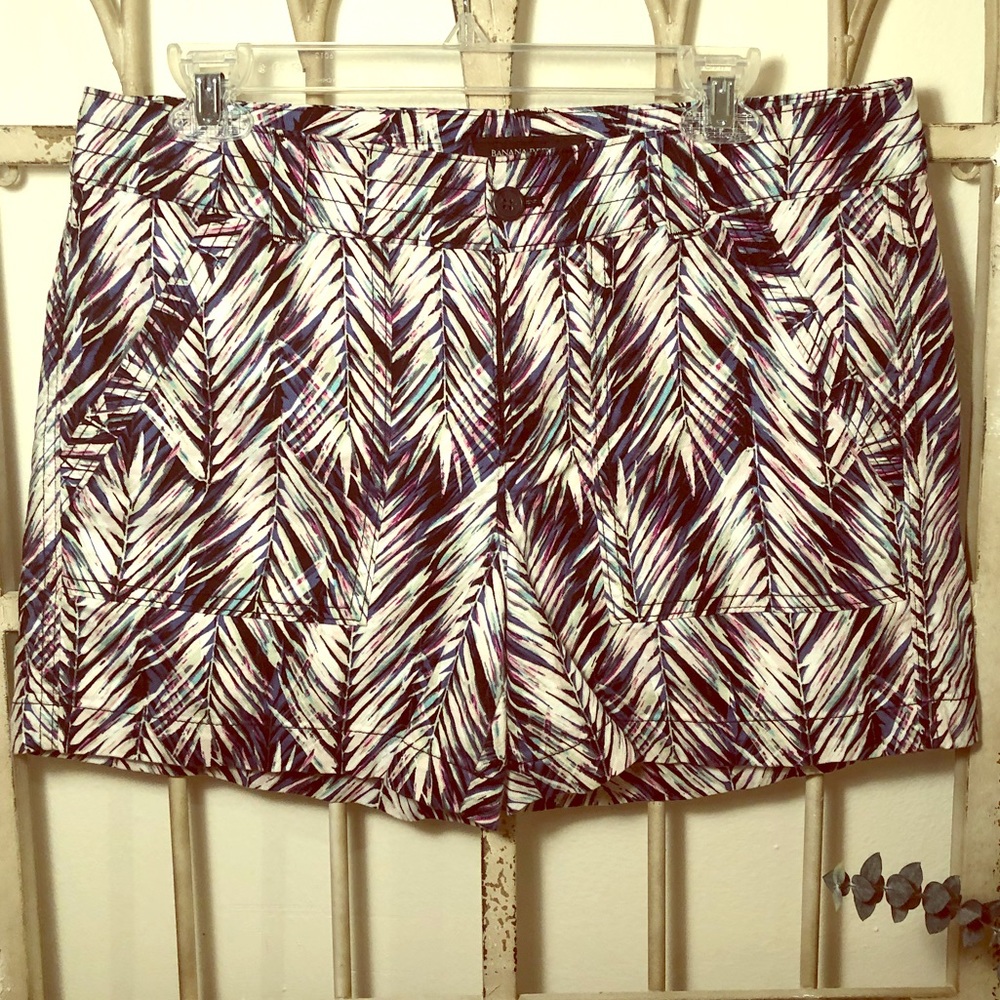 Banana Republic Women’s Palm Shorts